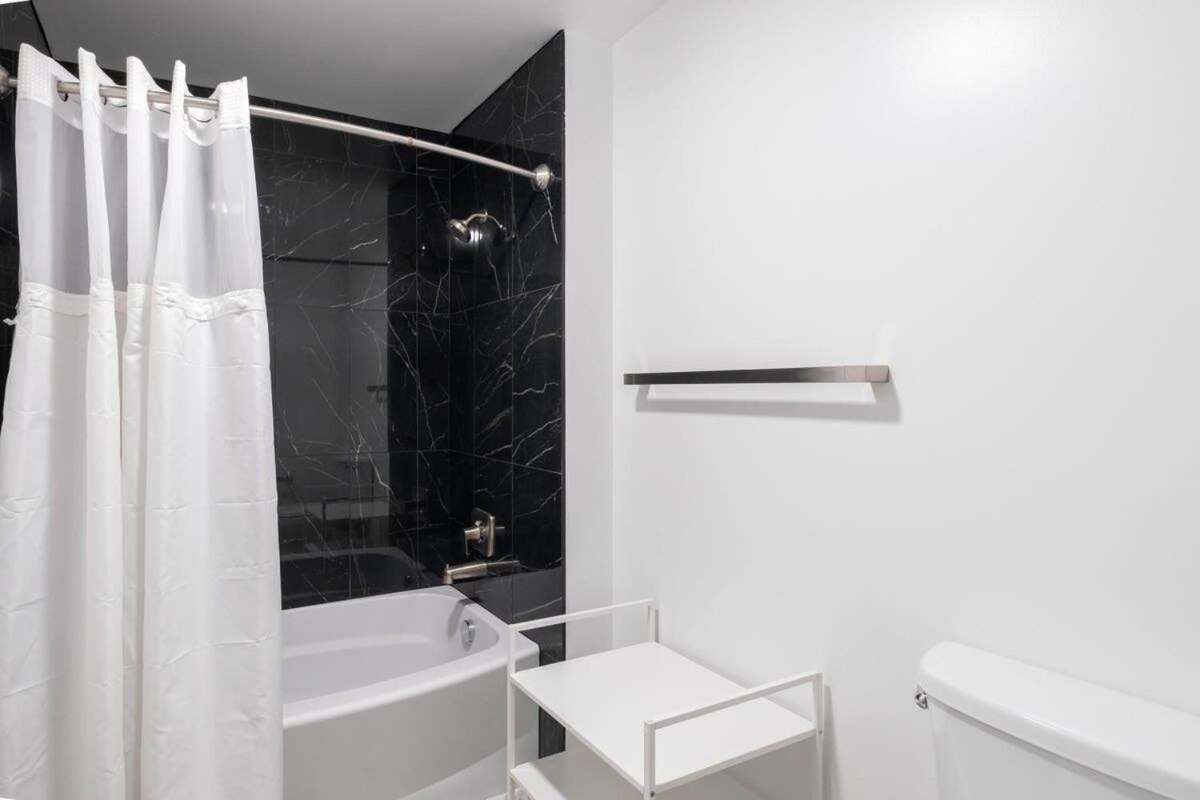 3Br Modern Downtown Apartment With Gym & Office Charlotte Esterno foto