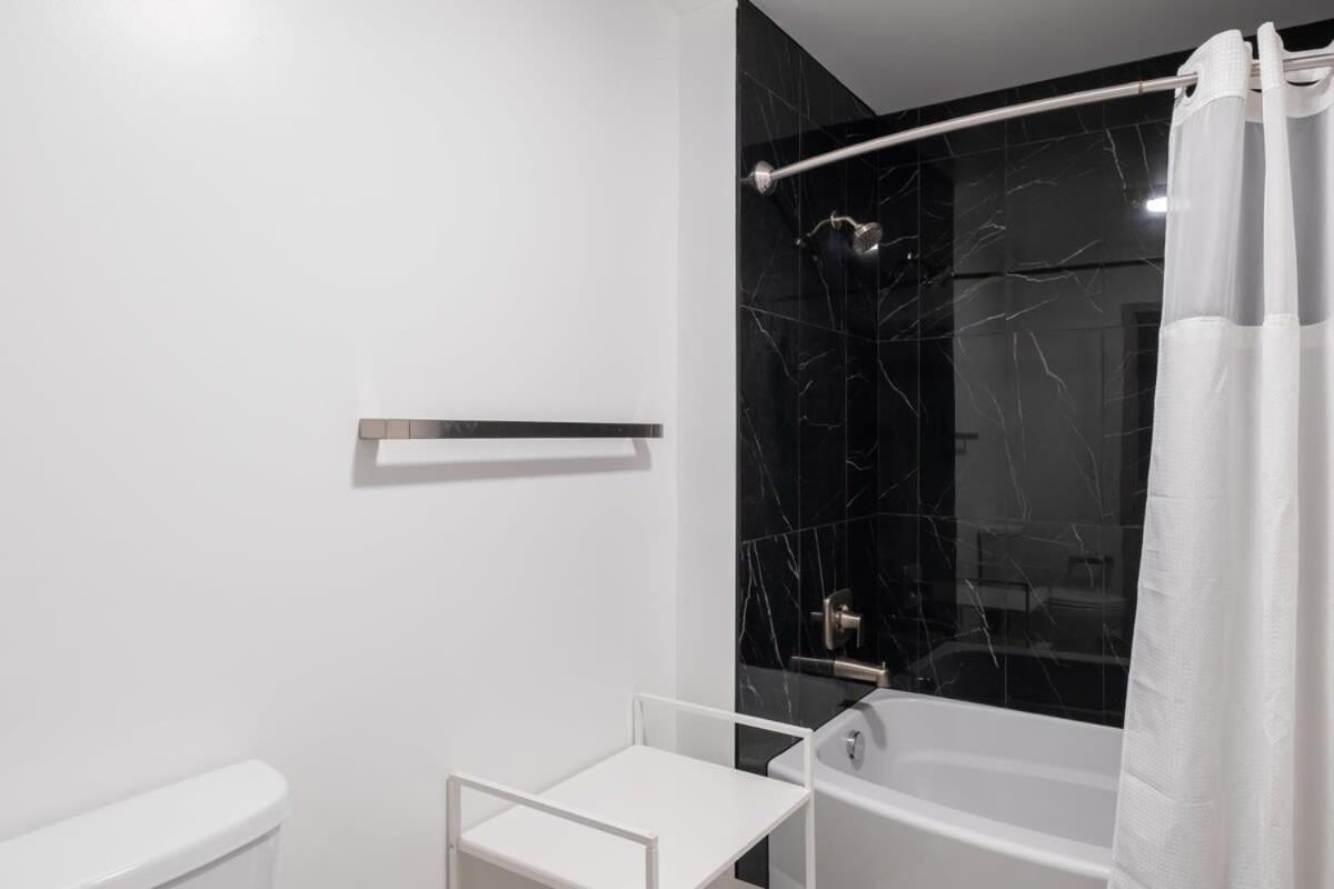 3Br Modern Downtown Apartment With Gym & Office Charlotte Esterno foto