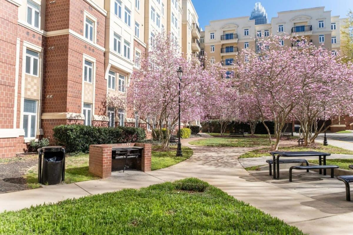 3Br Modern Downtown Apartment With Gym & Office Charlotte Esterno foto